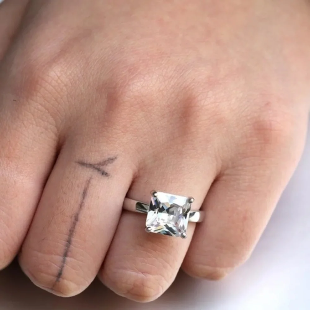 NEW!! 💎 Women’s Luxury Cubic Zirconia Ring